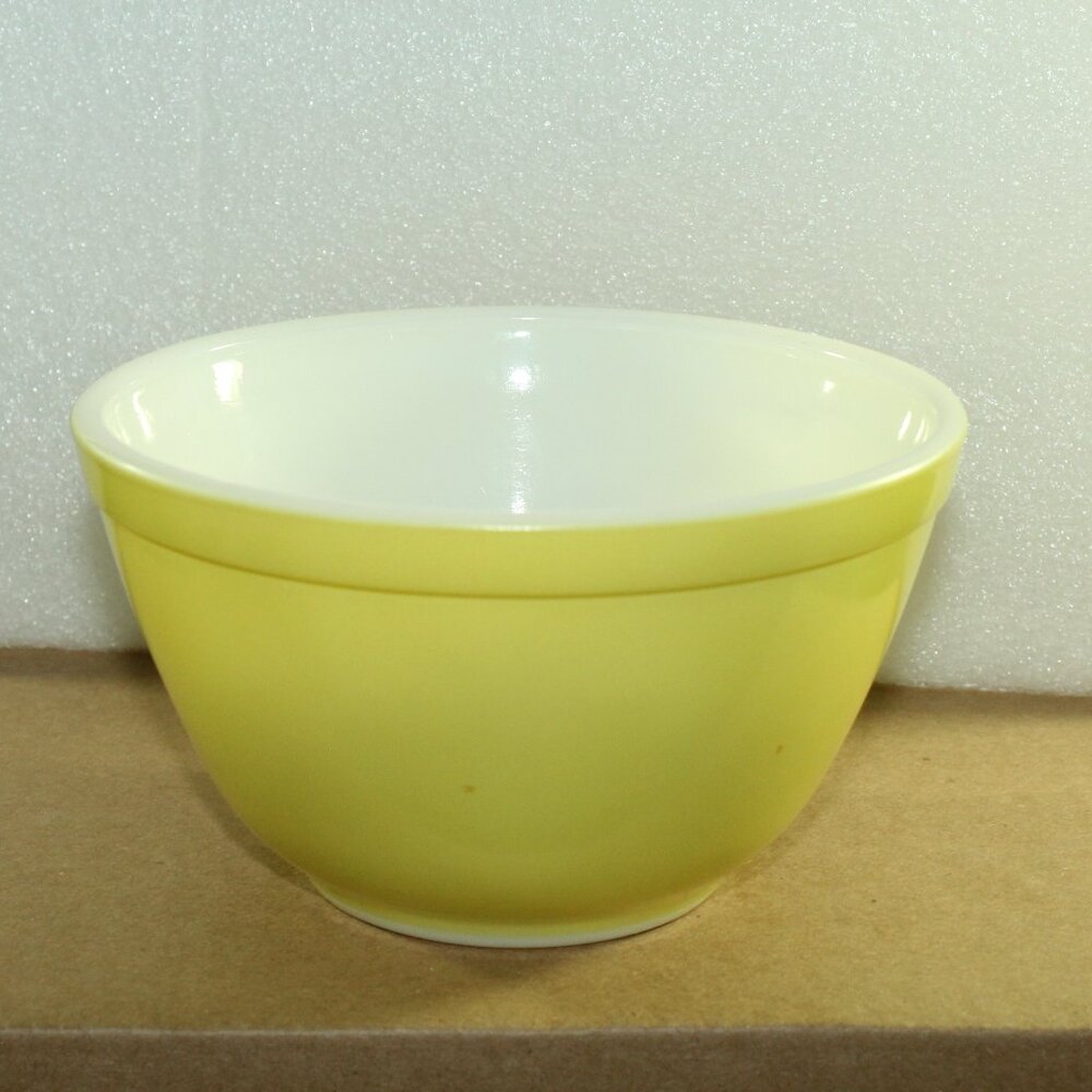 Vintage Pyrex #401 Verde Light Green/Yellow 1.5 Pt Nesting Mixing Bowl
